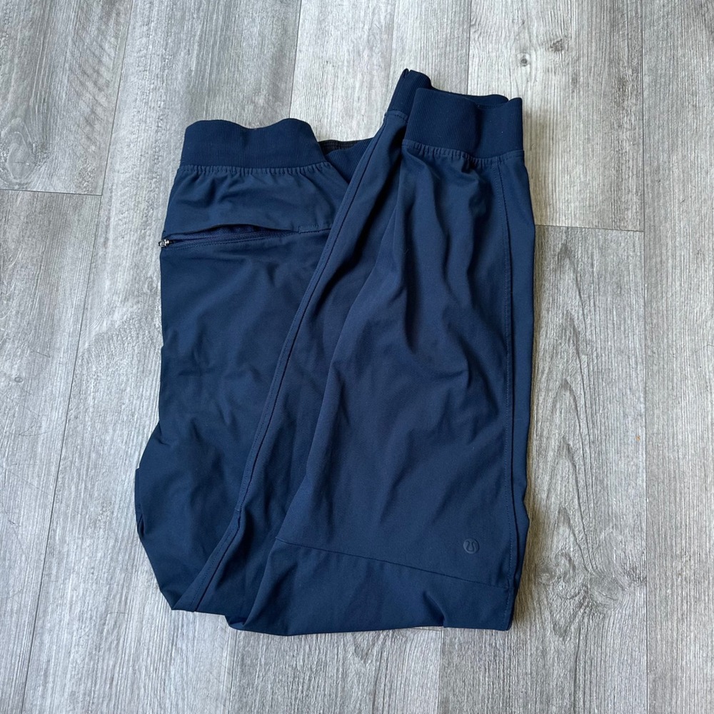 Lululemon Men's M navy blue Athletic sweatpant cuffed joggers